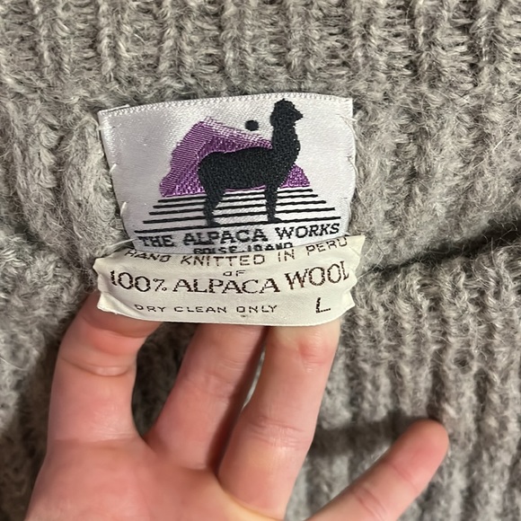 Hand knit alpaca sweater - Picture 2 of 2
